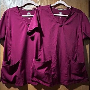 Healing Hands Women's V-Neck Scrub Top in Burgundy